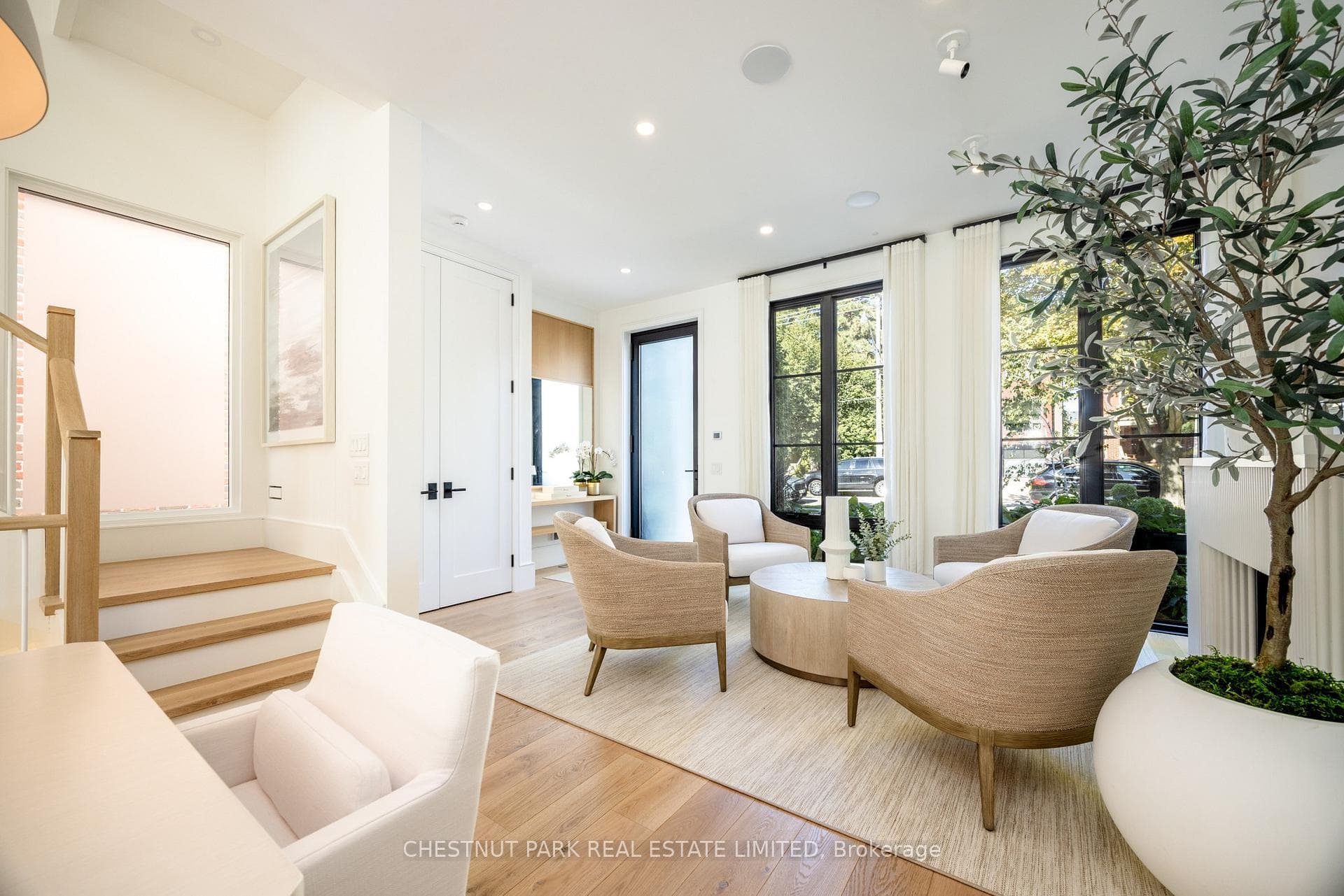 229 Sheldrake Boulevard photo 3