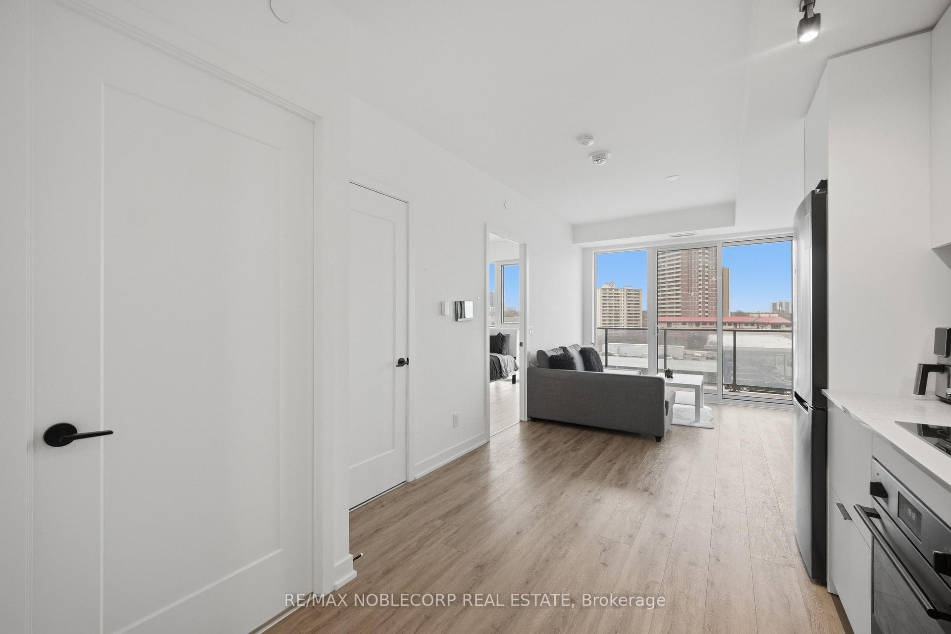5 Defries Street Unit 824 photo 6