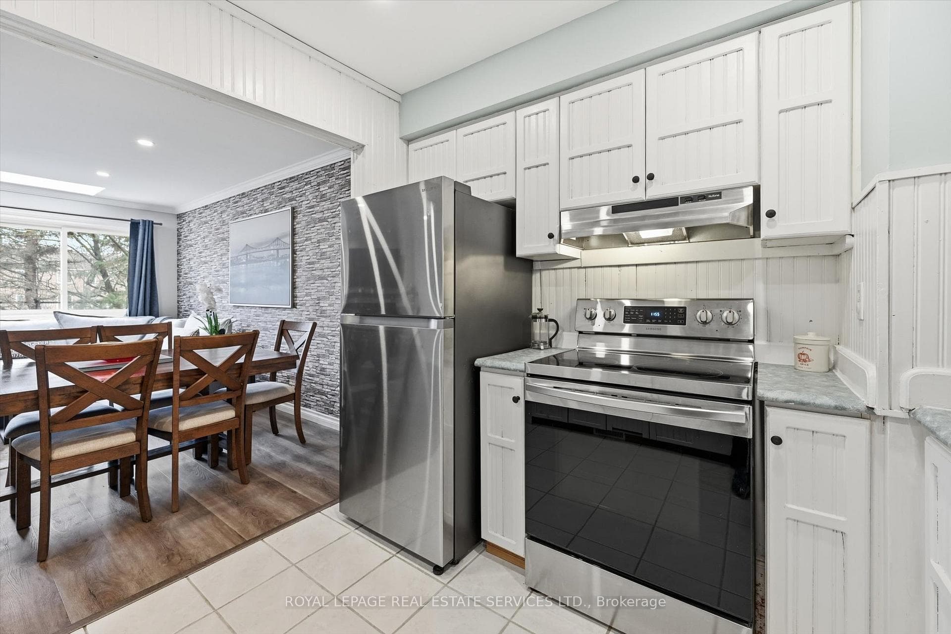 Kitchen Offering Stainless Steel Appliances