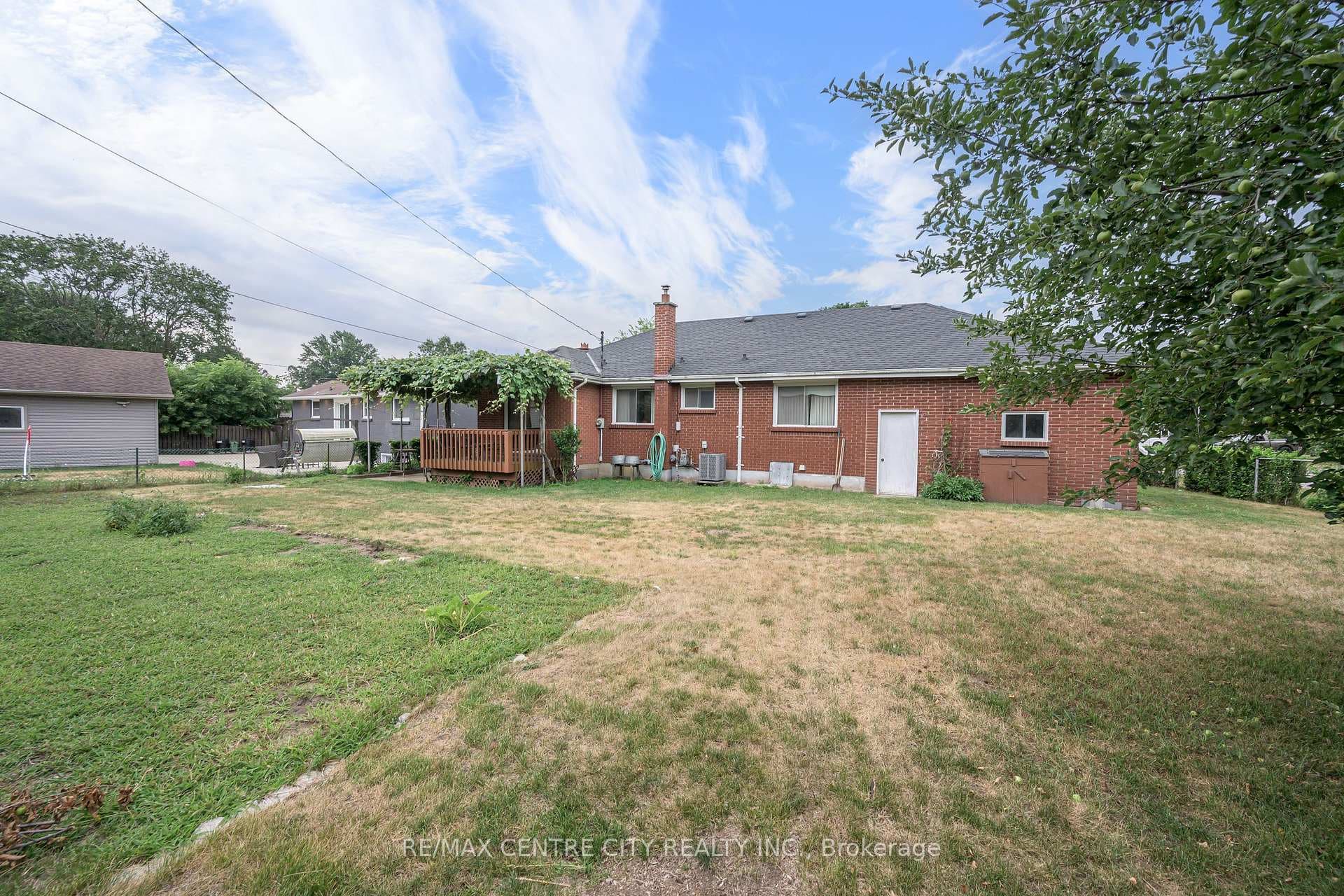 208 NIAGRA Street photo 32