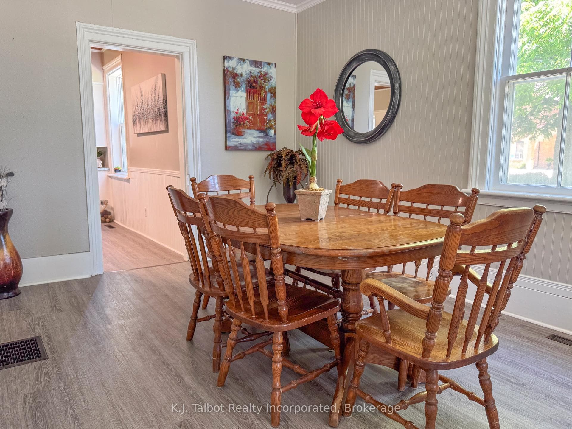 600 Fishleigh Street photo 10