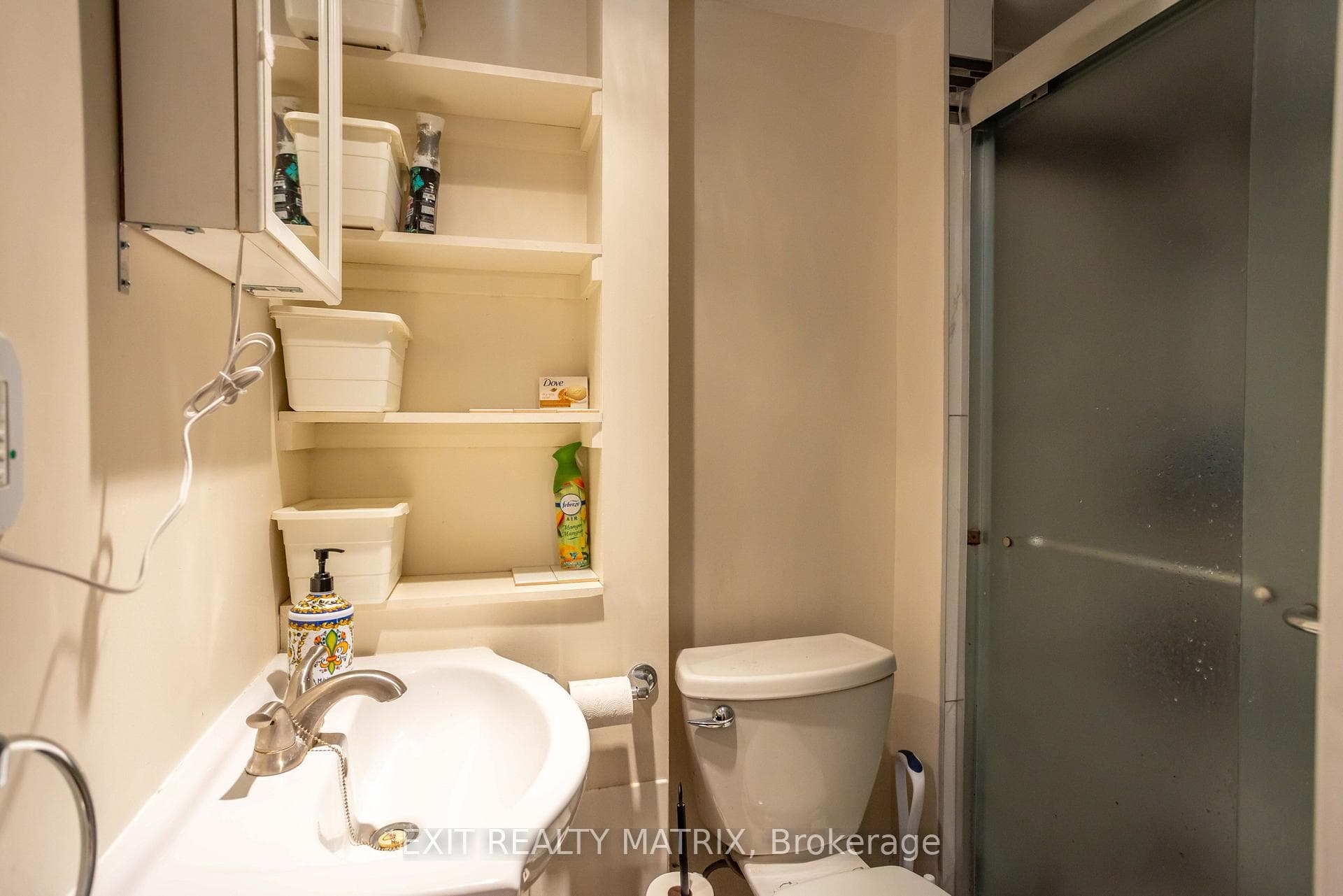 552 Dunbrack Street photo 33