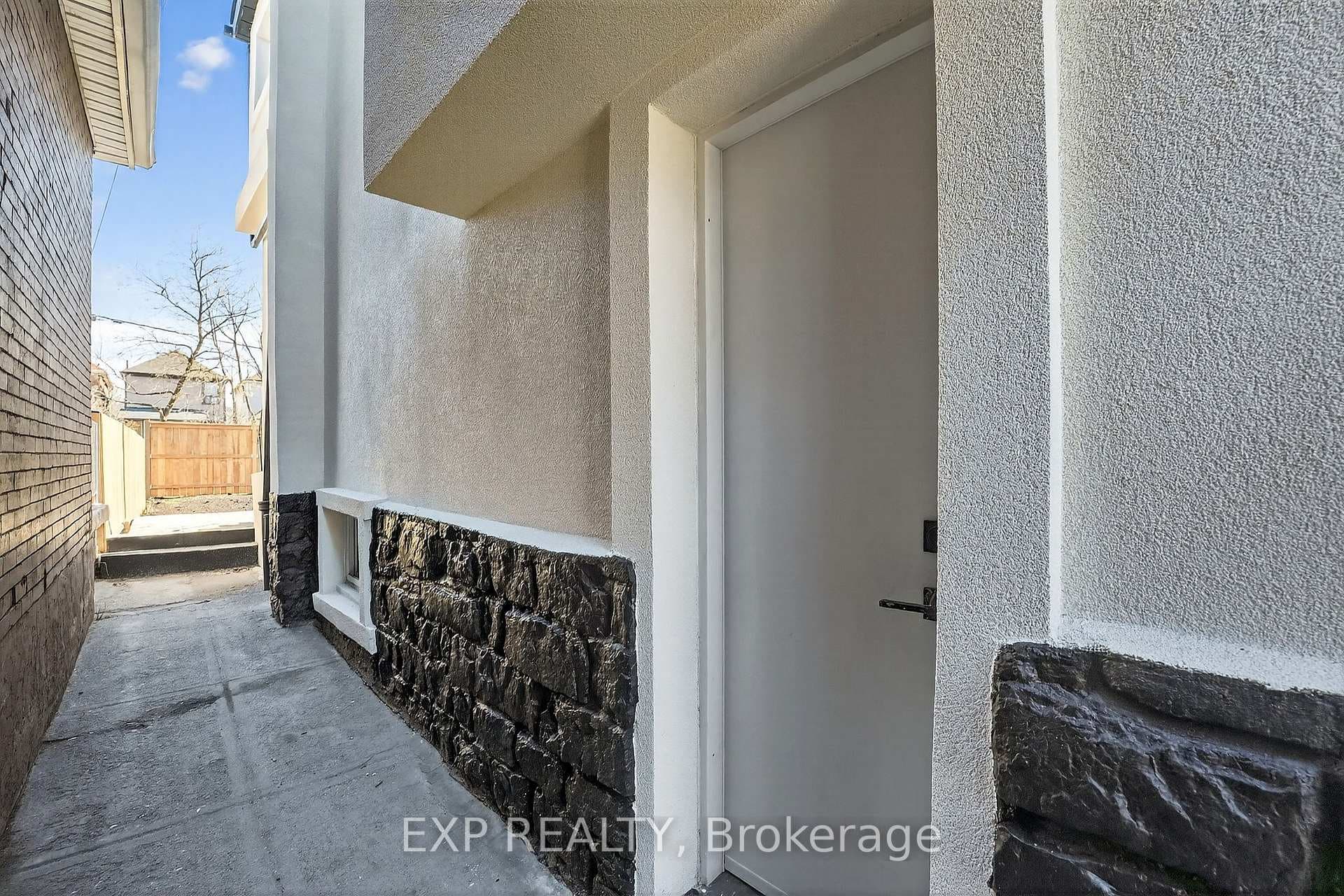 142 Avondale Street photo 46