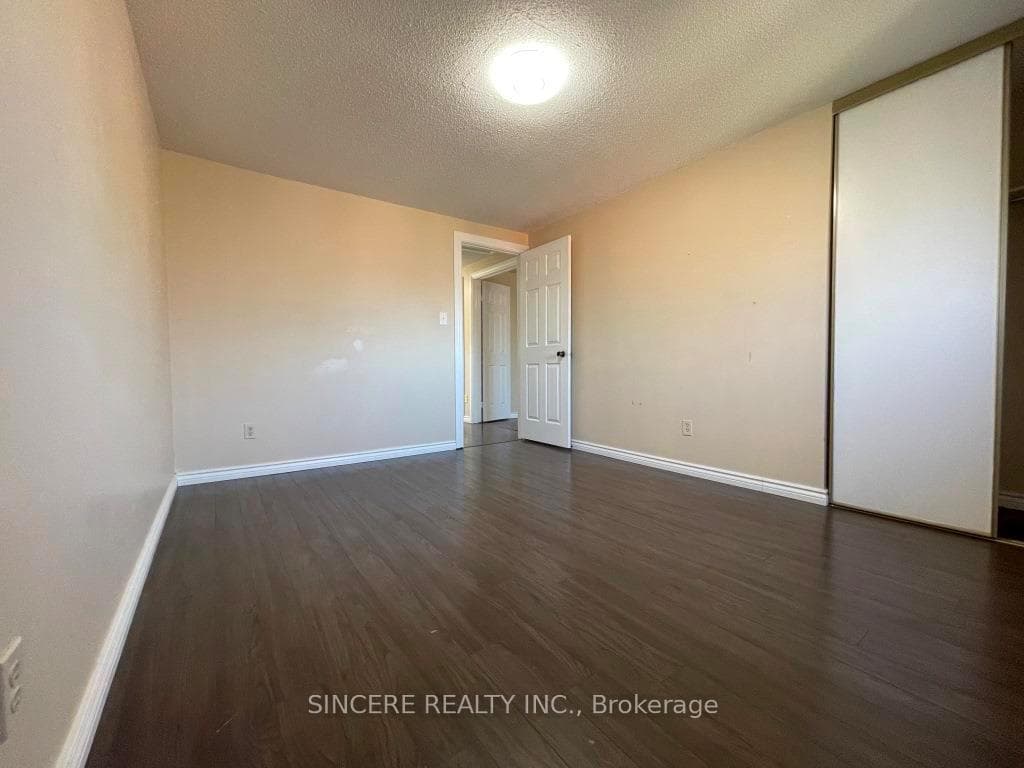 188 Daniels Crescent photo 24