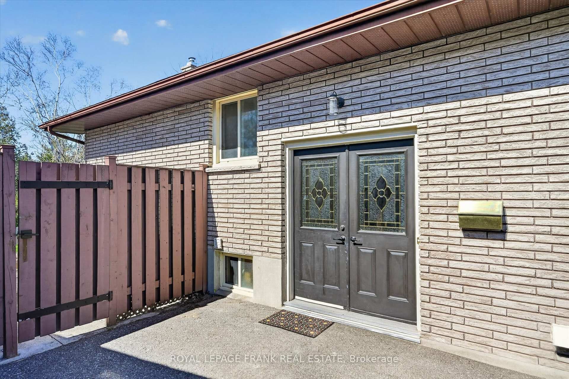 91 Rideau Crescent photo 3