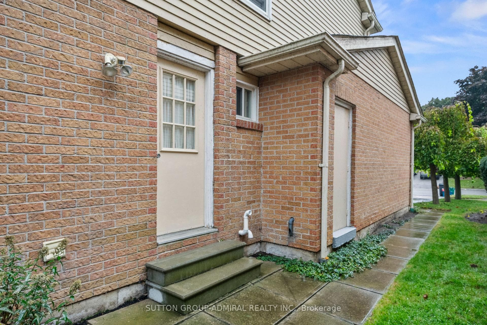 94 Charnwood Place photo 35