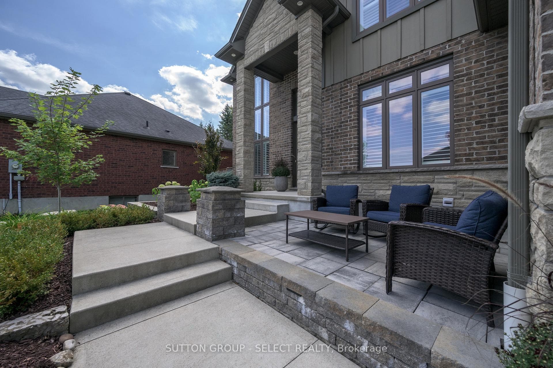 216 Martin Drive photo 3