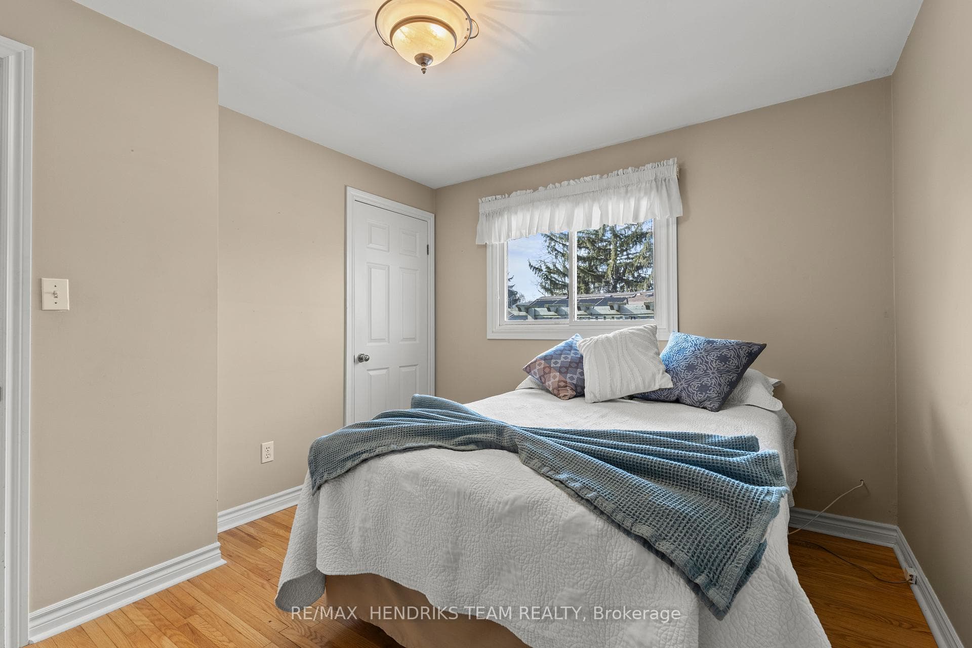 29 Mississauga Road photo 23