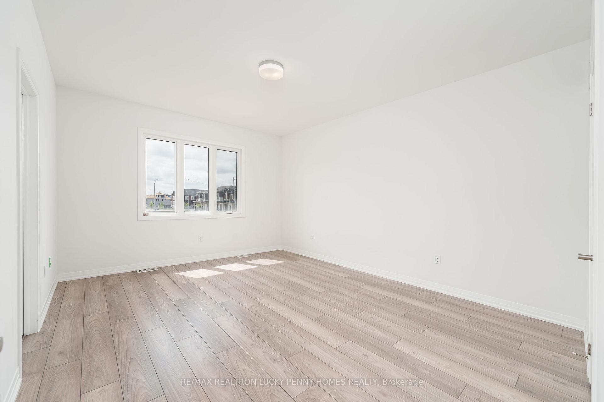 123 Schmeltzer Crescent photo 14