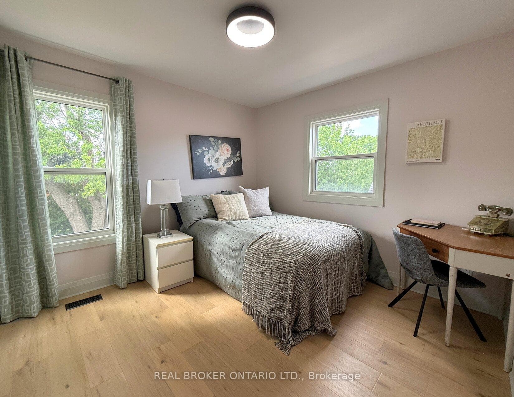 286 East 18th Street Unit Upper photo 9