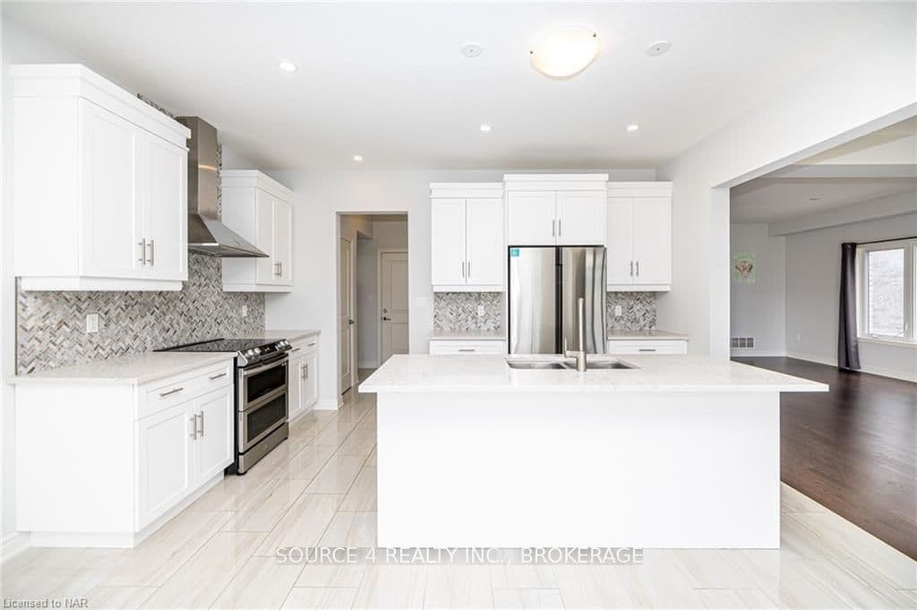 140 SUSAN Drive photo 10