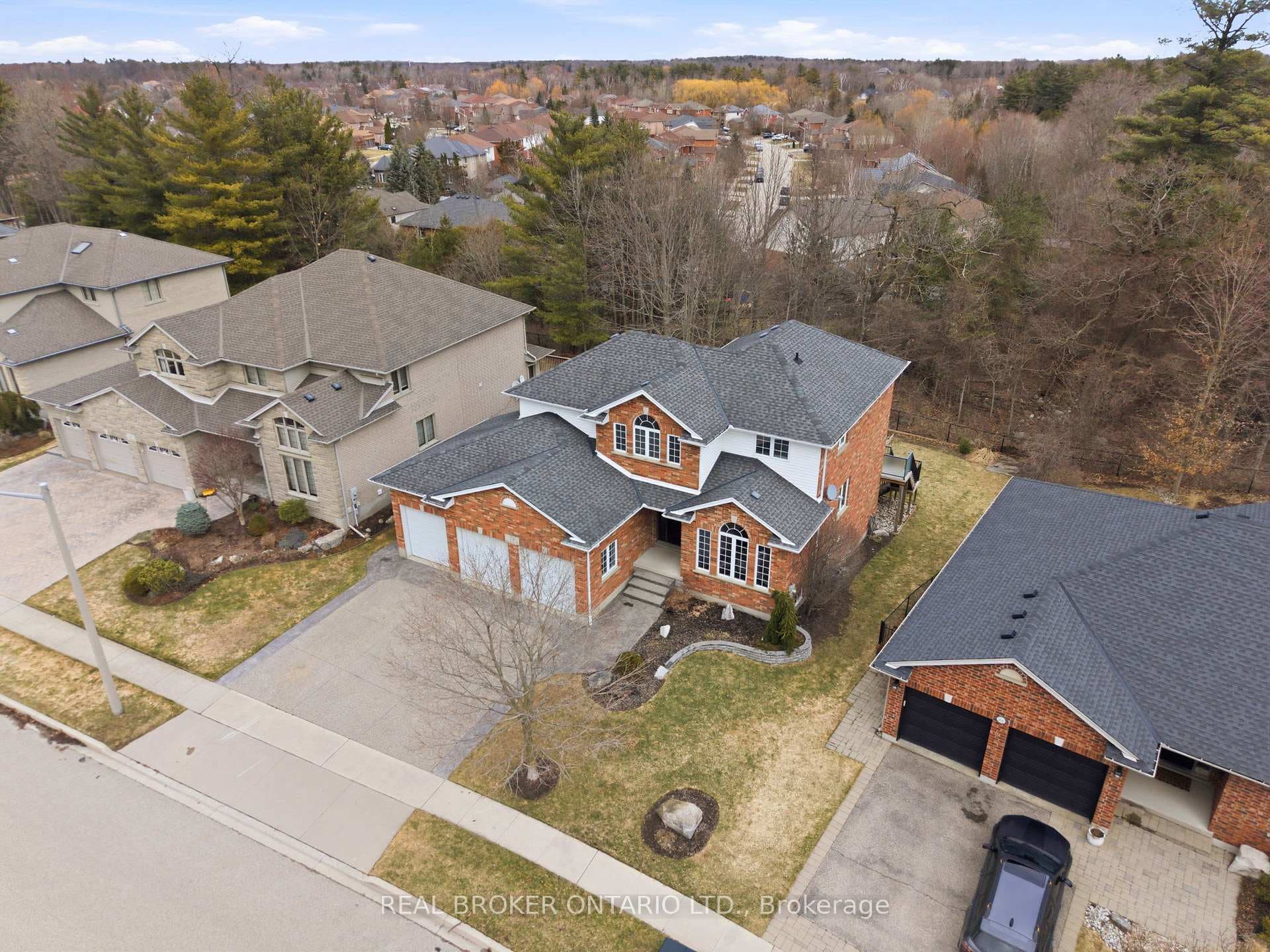 20 Cottonwood Crescent photo 1