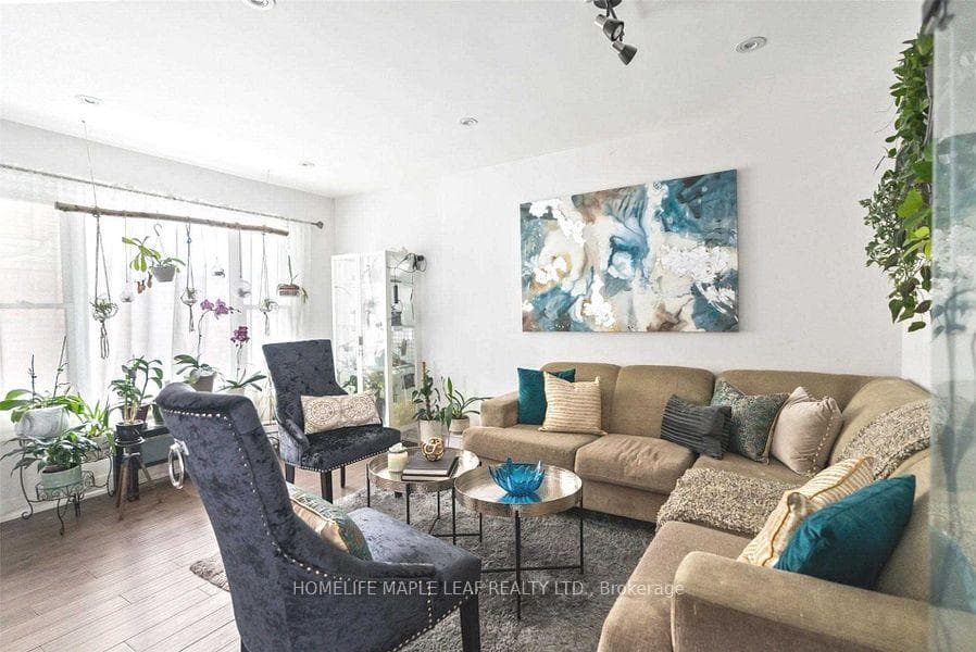 51 Angus Drive photo 4