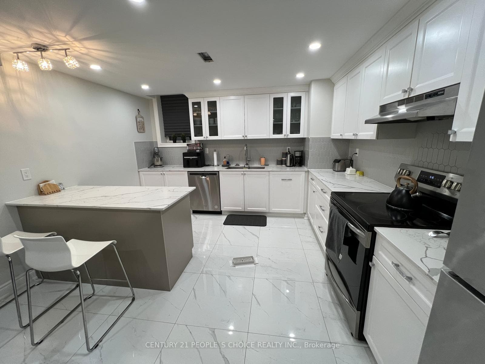 22 Elderslie Crescent Unit BSMT photo 6