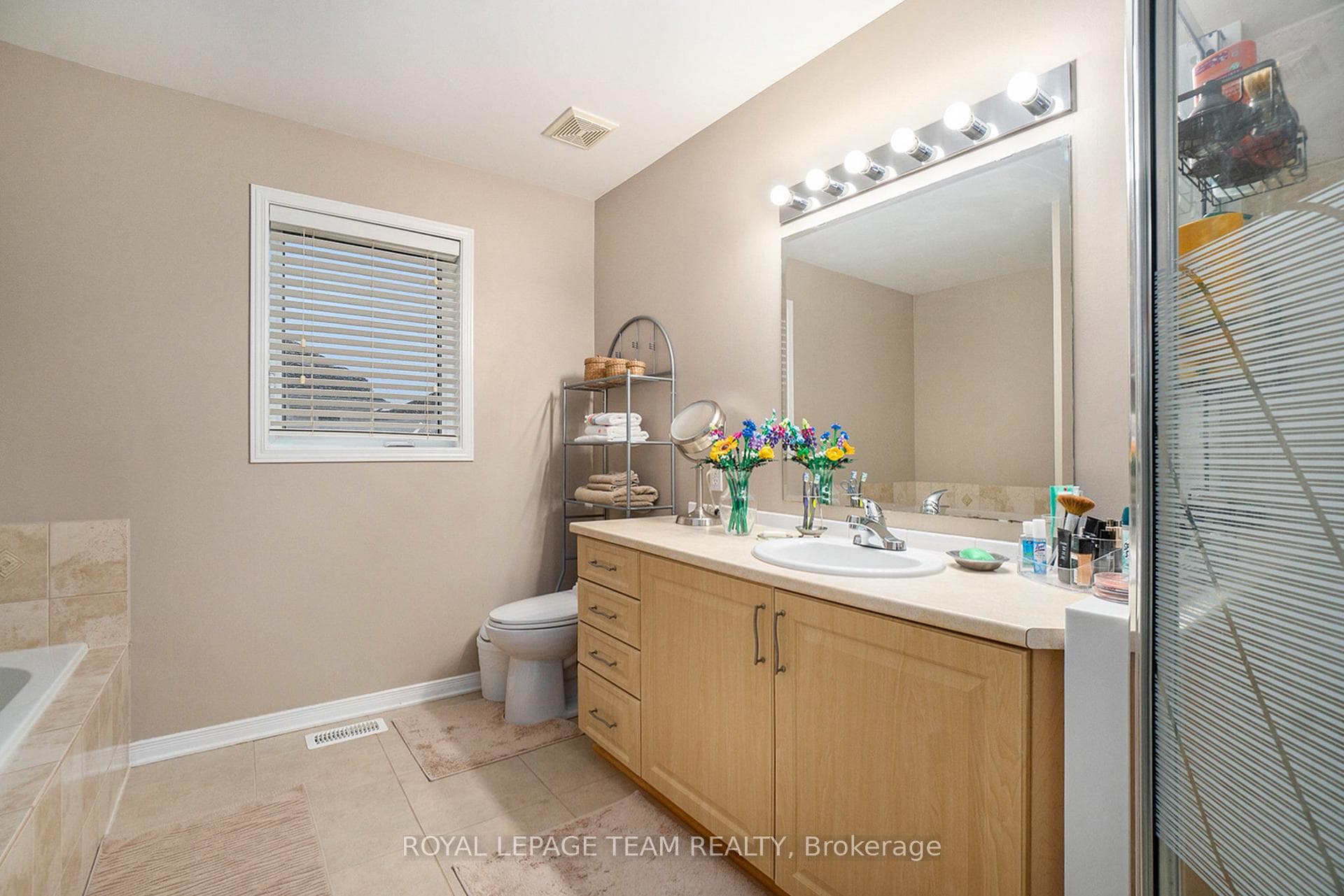512 Clarington Avenue photo 19