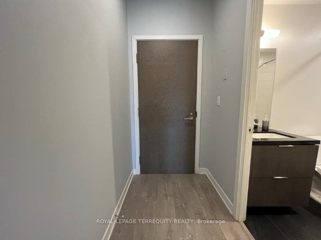 109 Ossington Avenue Unit 308 photo 23