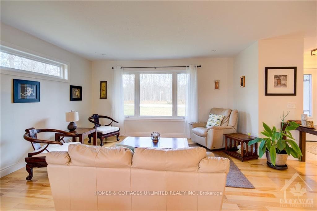 195 MAPLE Street photo 10