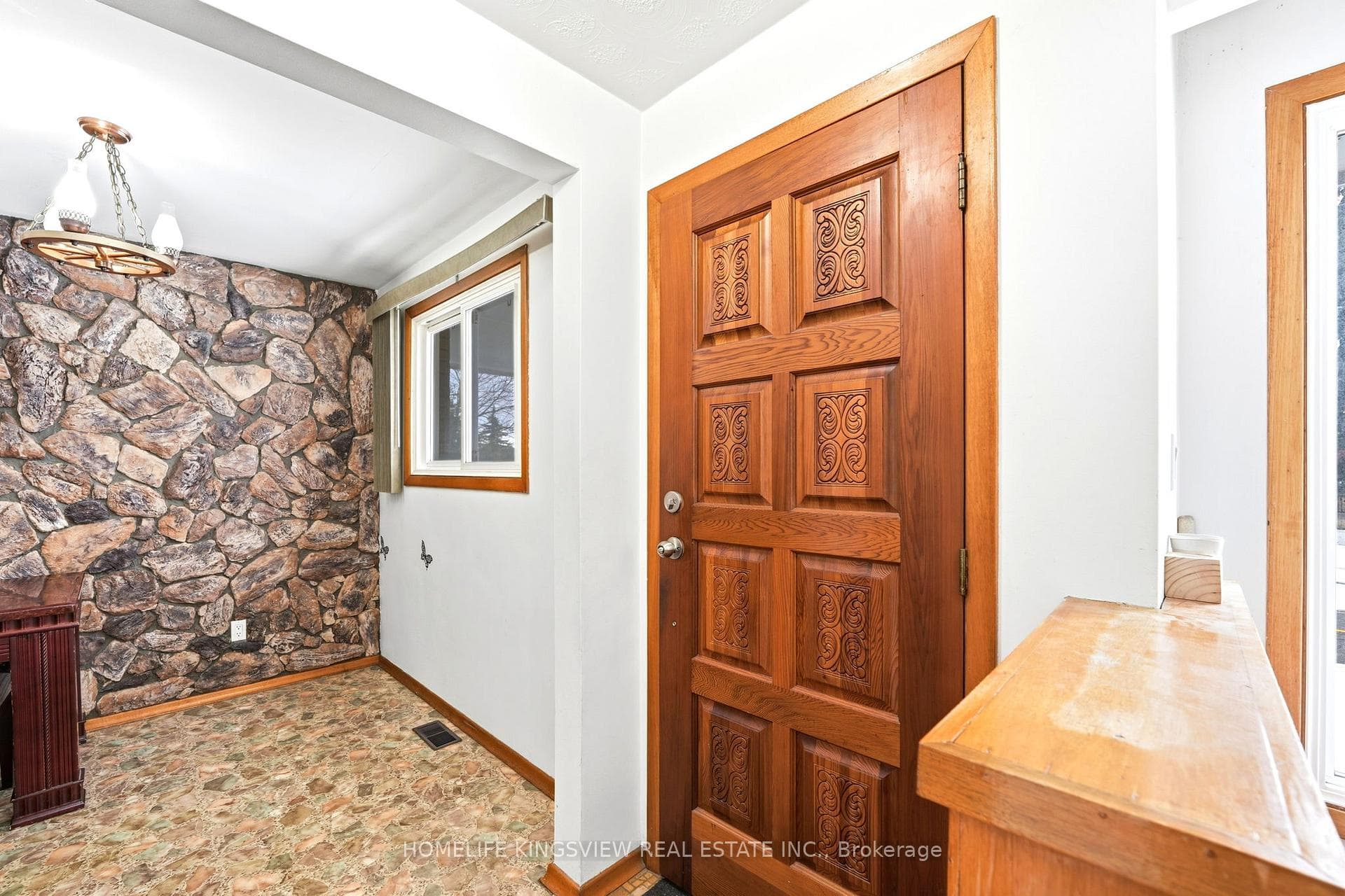 656 Athol Street photo 4