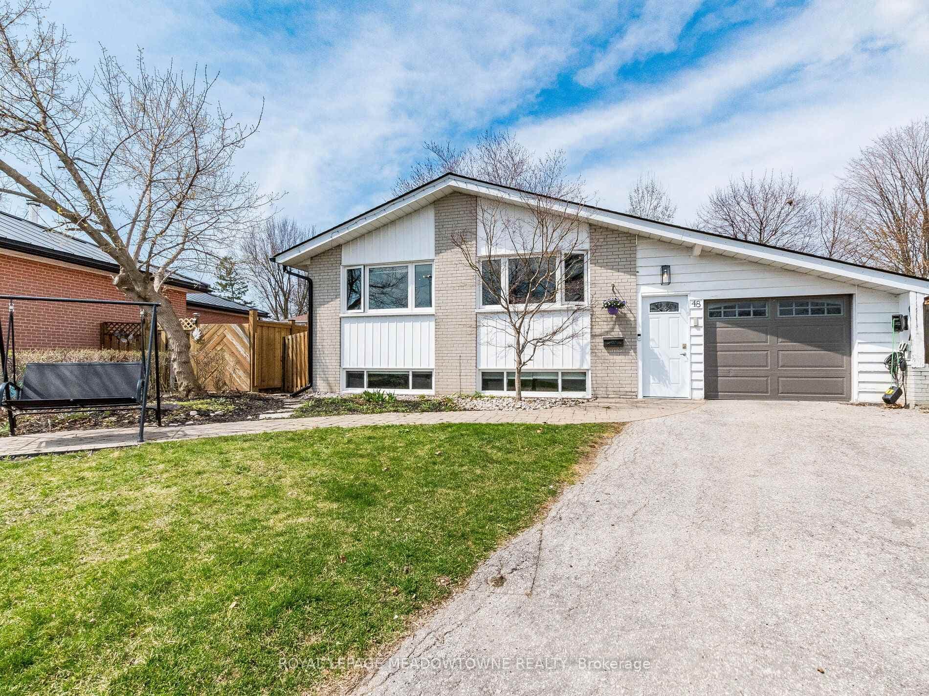 48 Chatsworth Drive photo 1