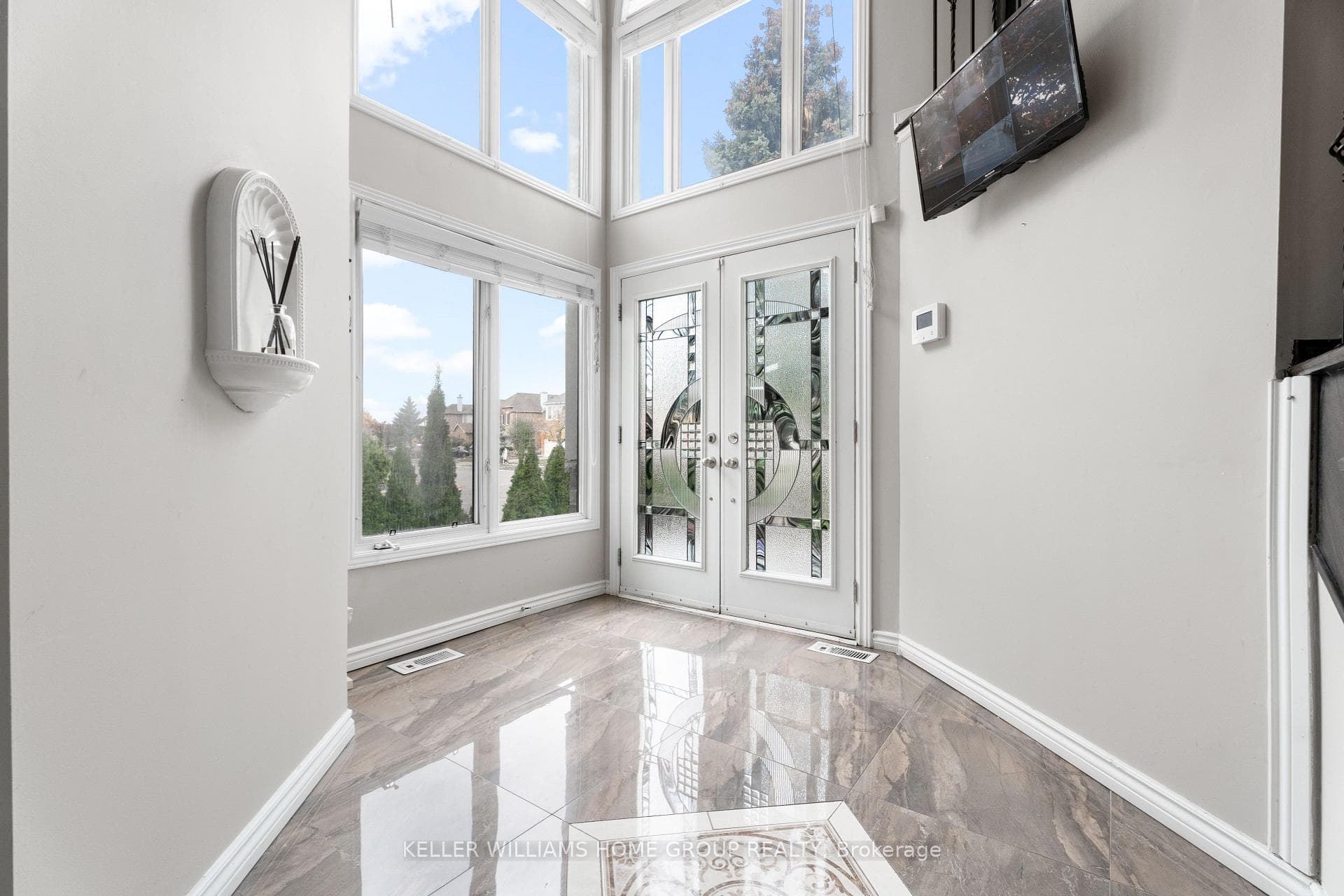 163 Moffatt Avenue photo 4