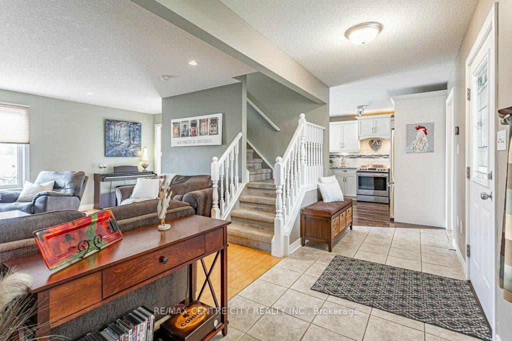 45 Riverbank Drive photo 10