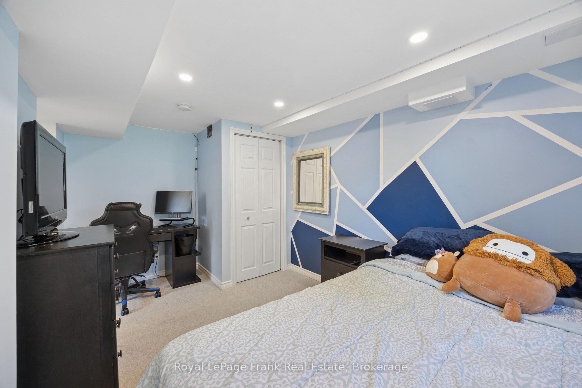 9 Giles Court photo 31