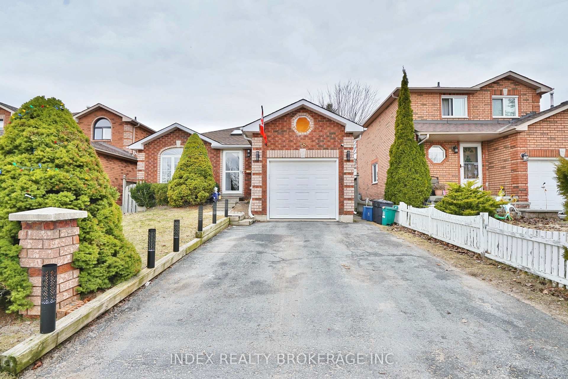 18 Girdwood Drive photo 1