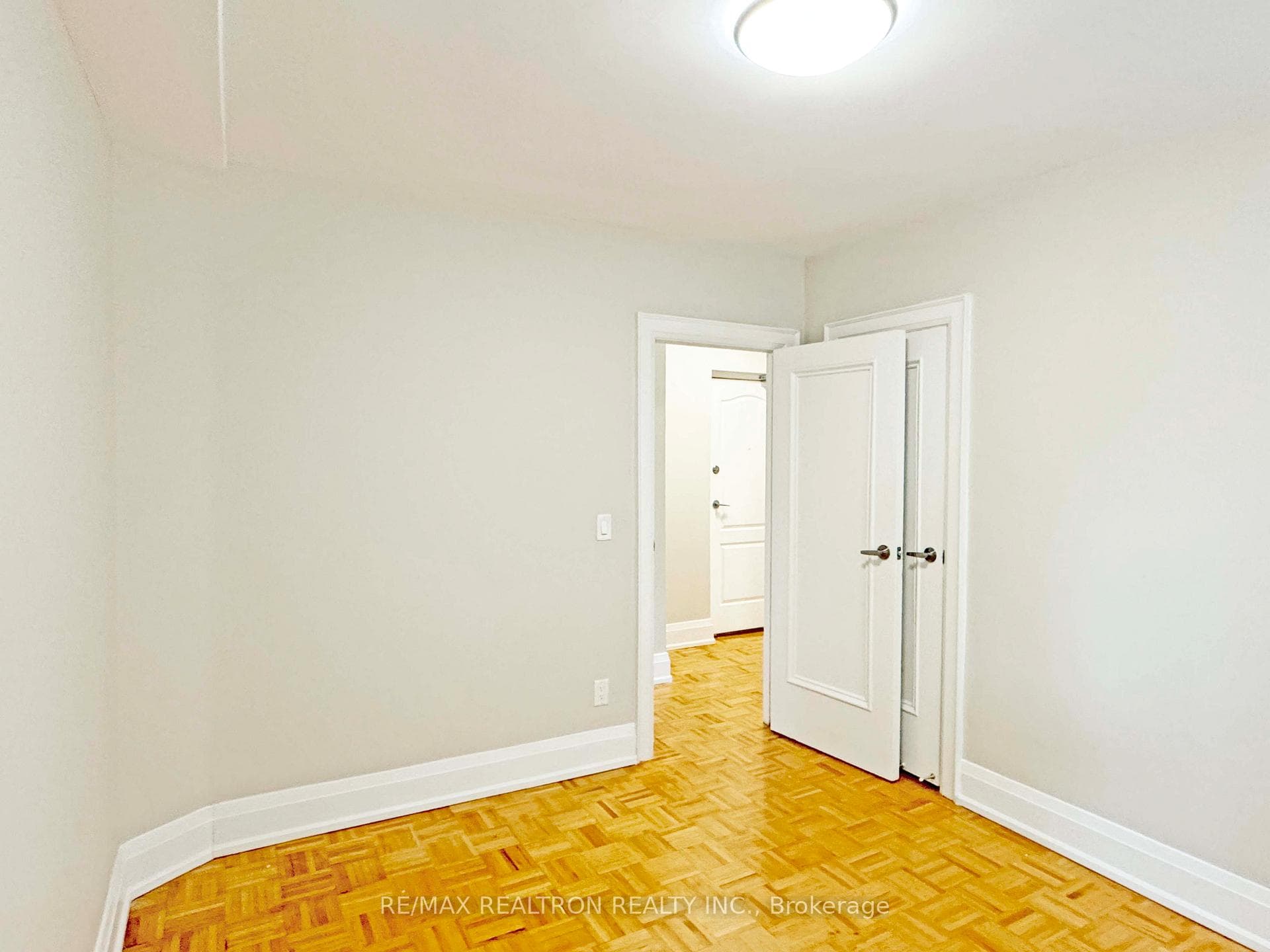 394 Avenue Road Unit 602 photo 9