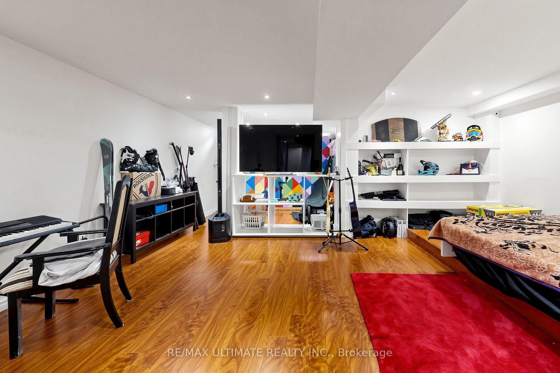 131 Foxchase Avenue photo 17