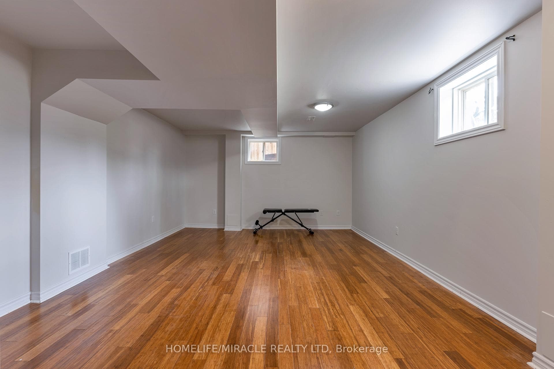 2299 Glazebrook Circle photo 5