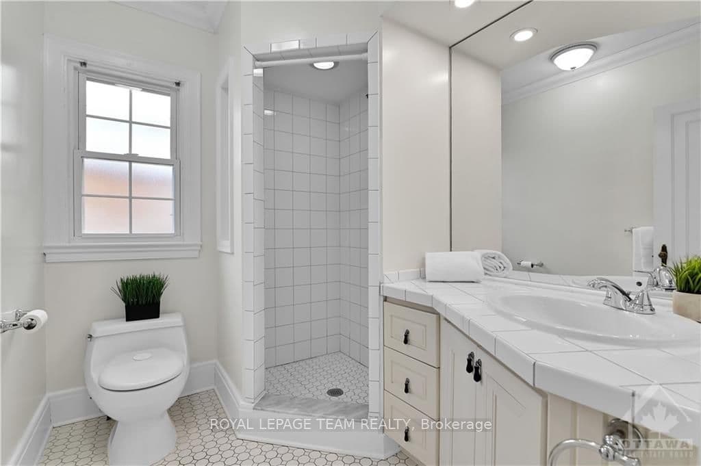 3 FREDERICK Place photo 11