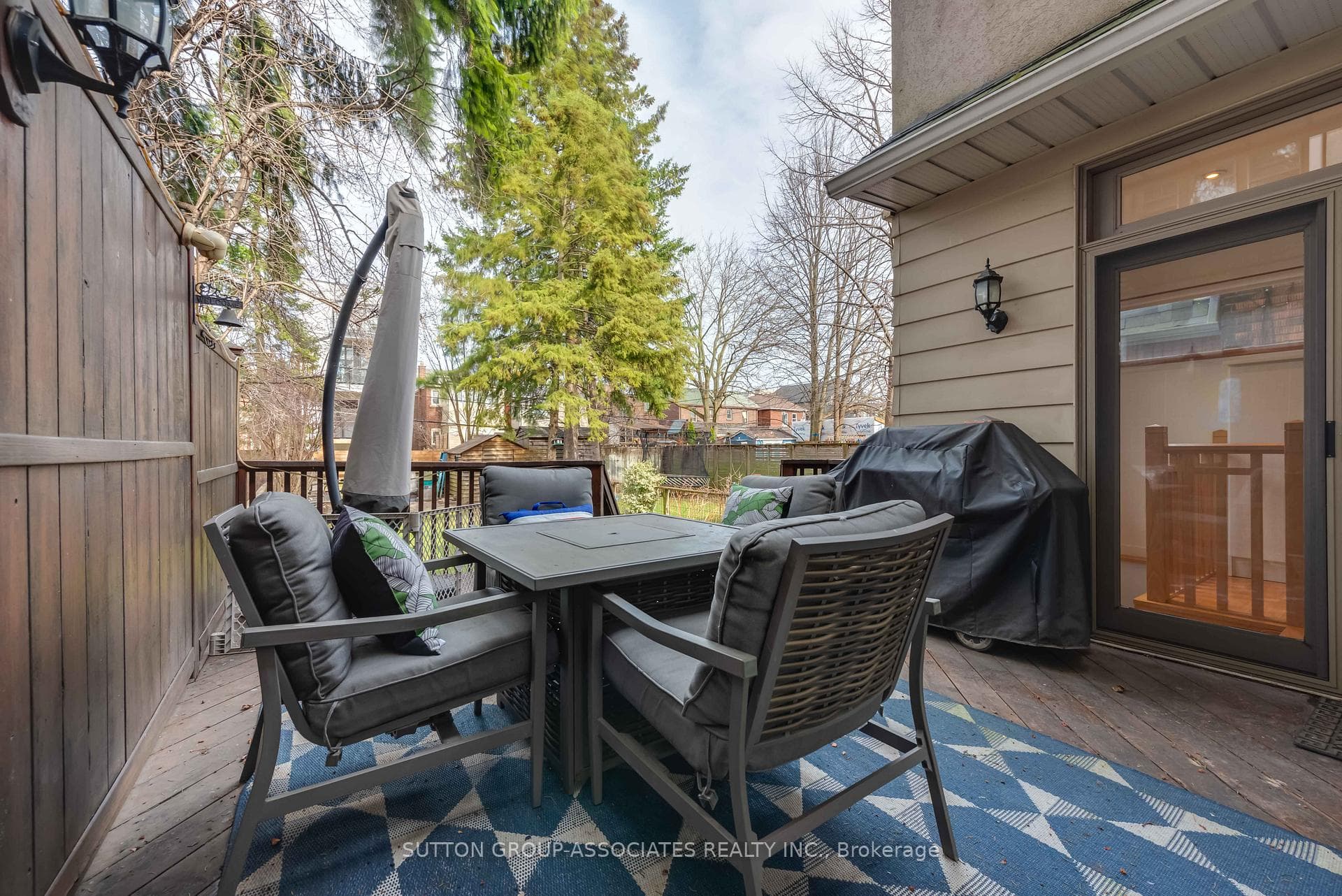 131 Pinewood Avenue photo 42