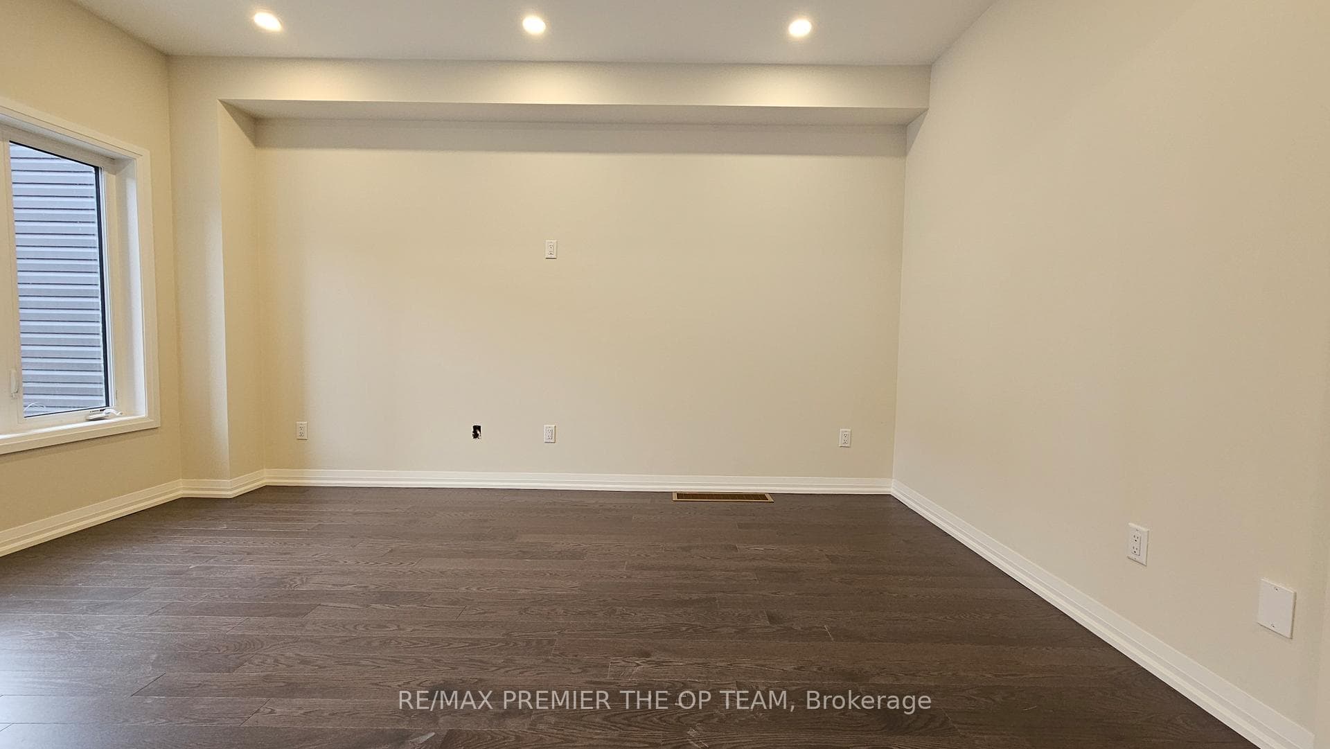 57 Federica Crescent photo 8