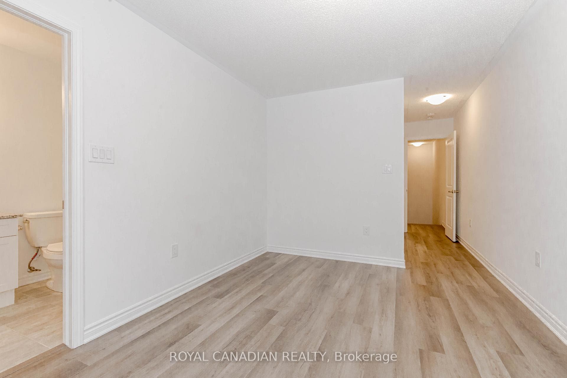 1519 Moira Crescent photo 27