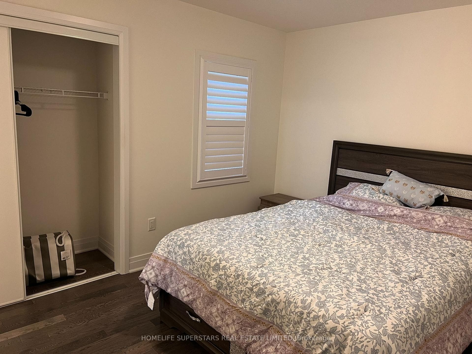 188 AVIRON Crescent photo 27
