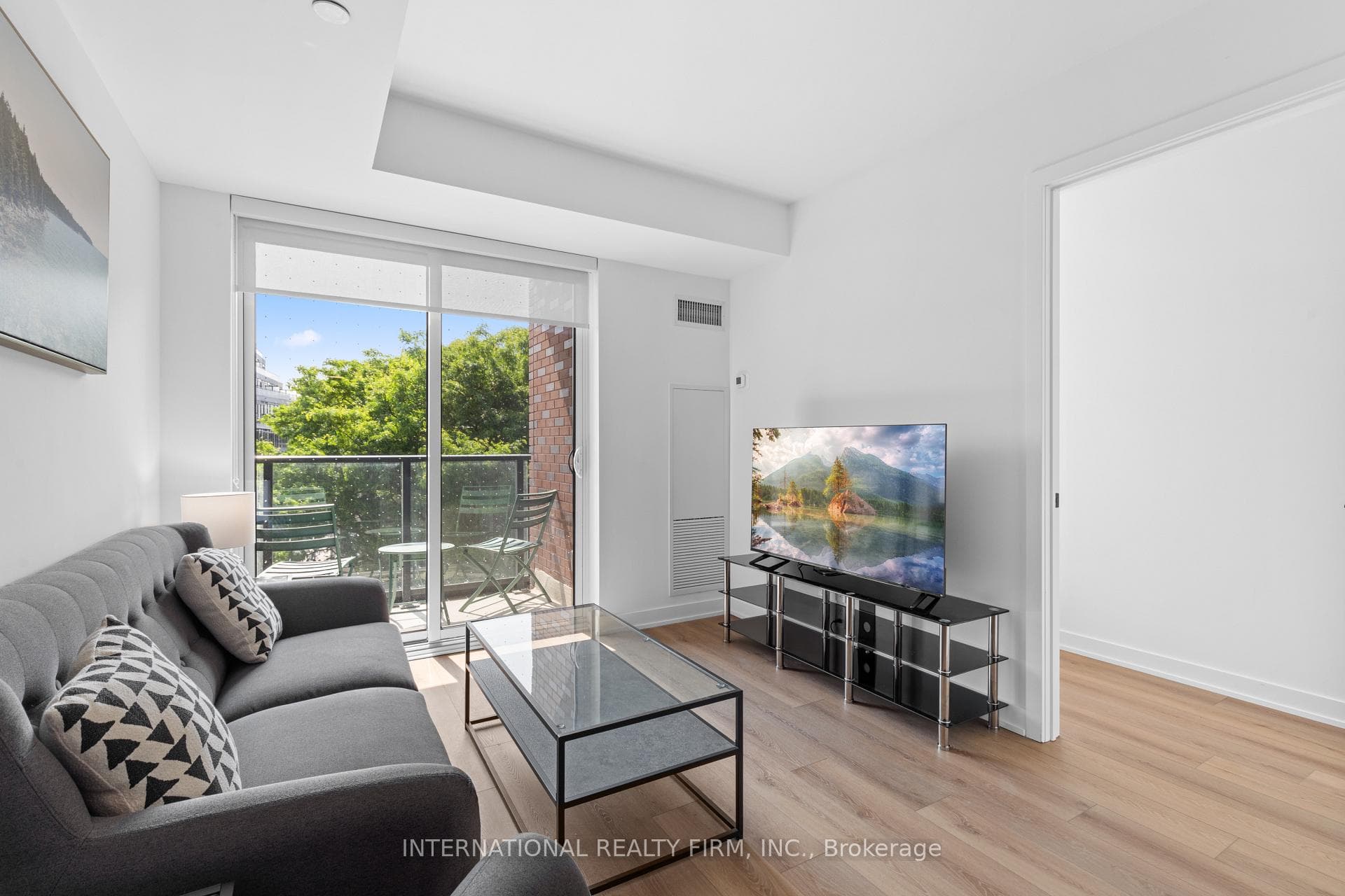 5 Lakeview Avenue Unit 409 photo 5
