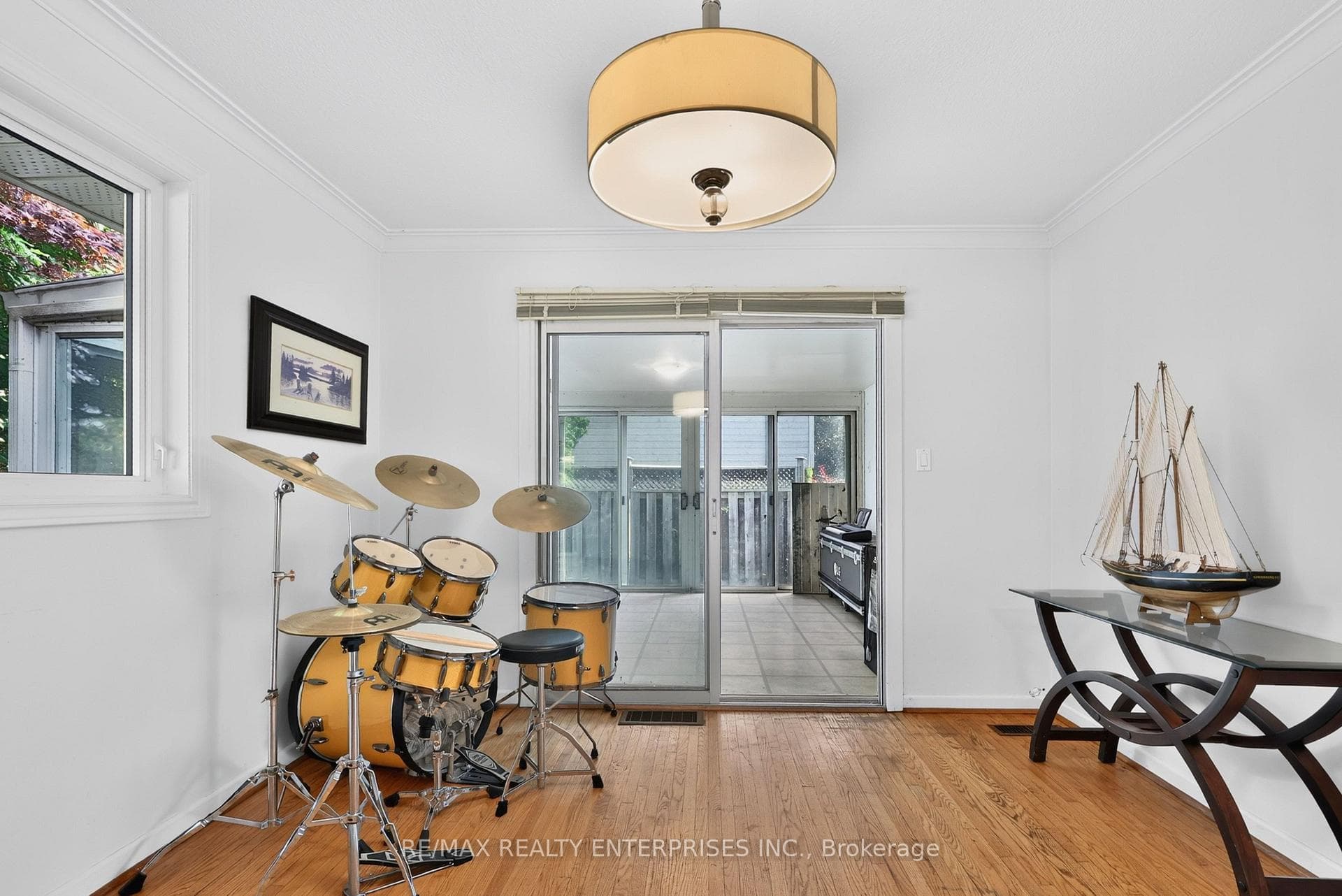 975 Cresthampton Lane photo 13