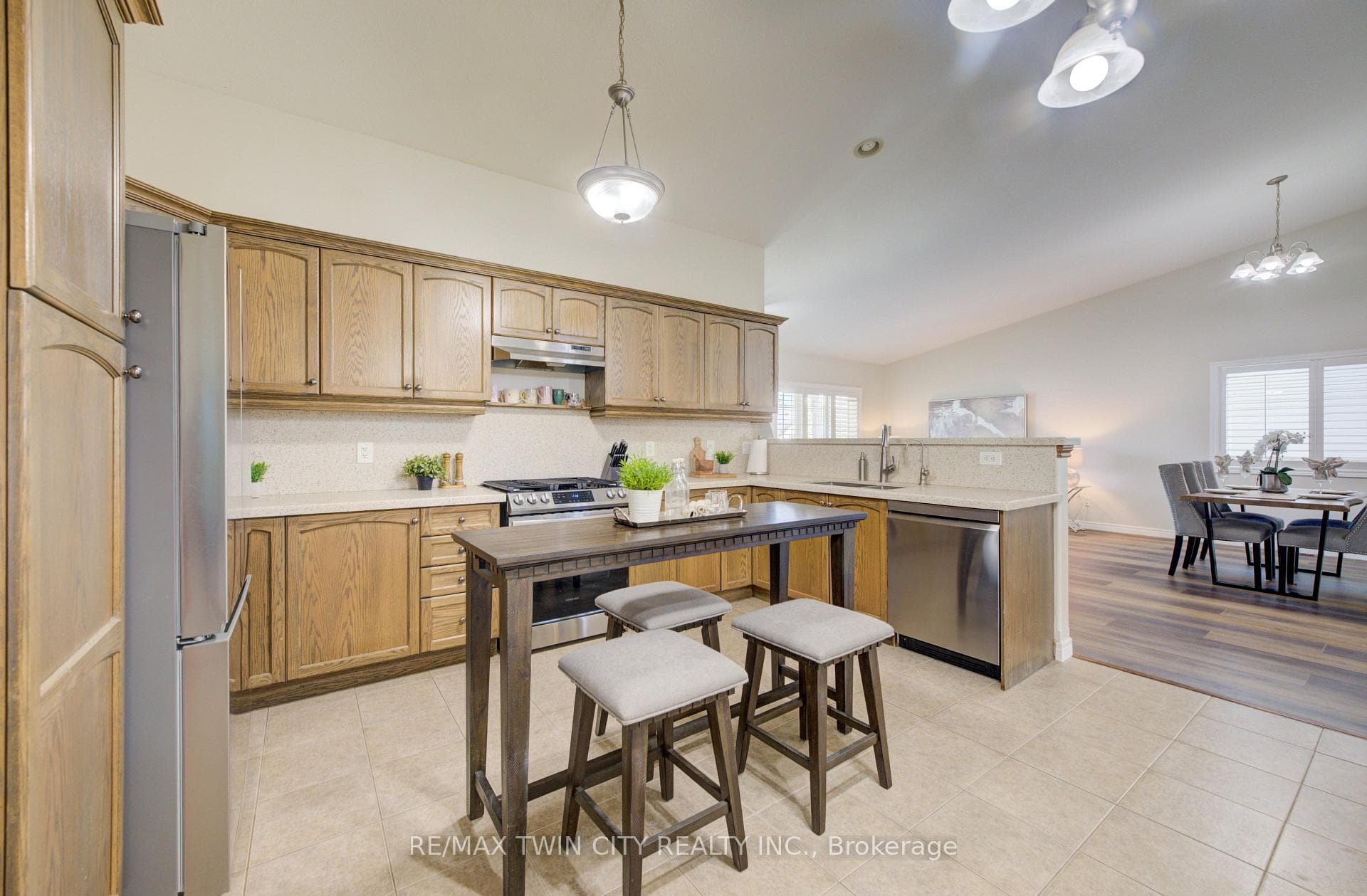 18 Cherry Avenue photo 1