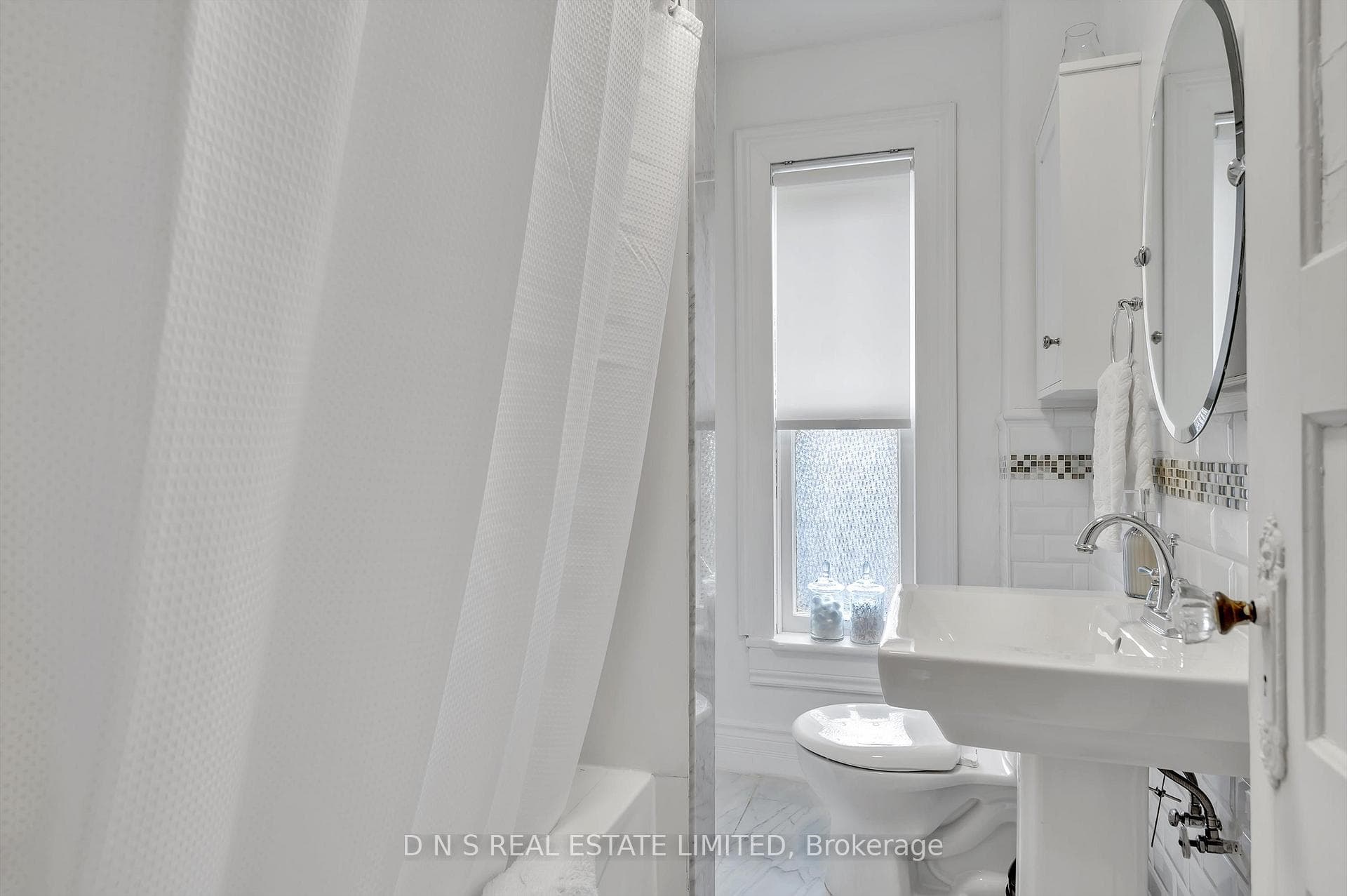 312 Elias Avenue photo 18