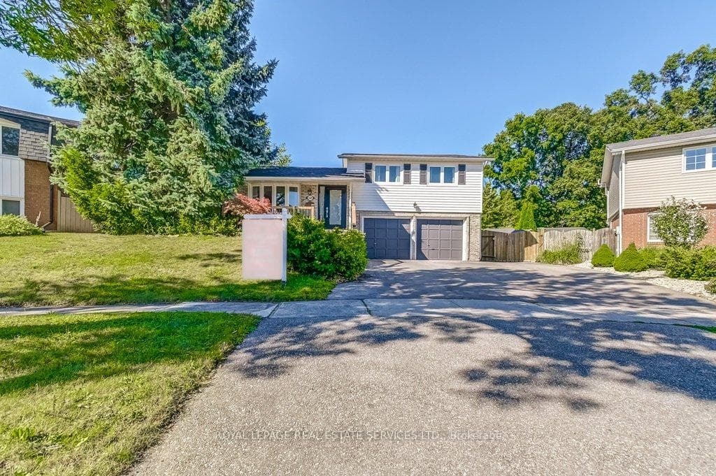 2489 Yarmouth Crescent photo 1