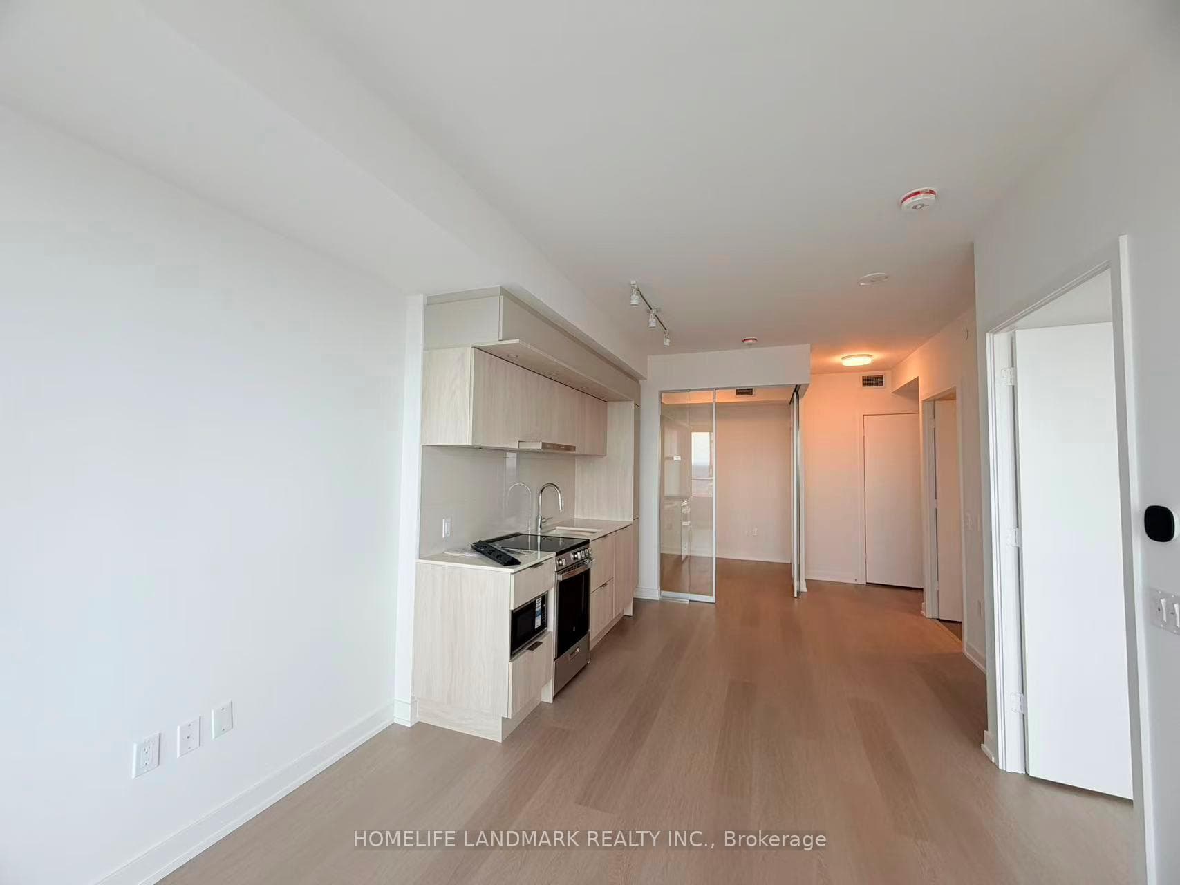 448 Burnhamthorpe Road Unit 3312 photo 2