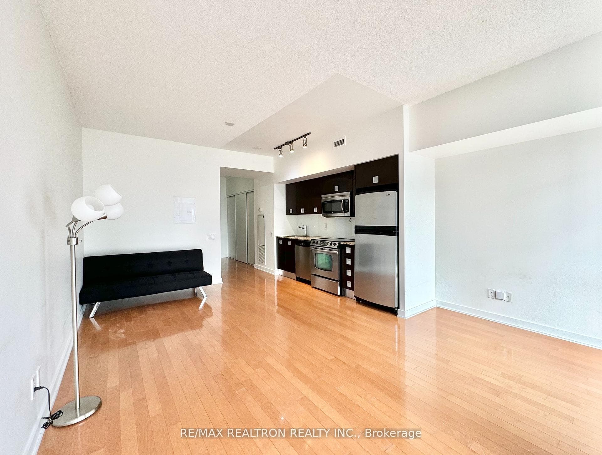 33 Charles Street Unit 1404 photo 6