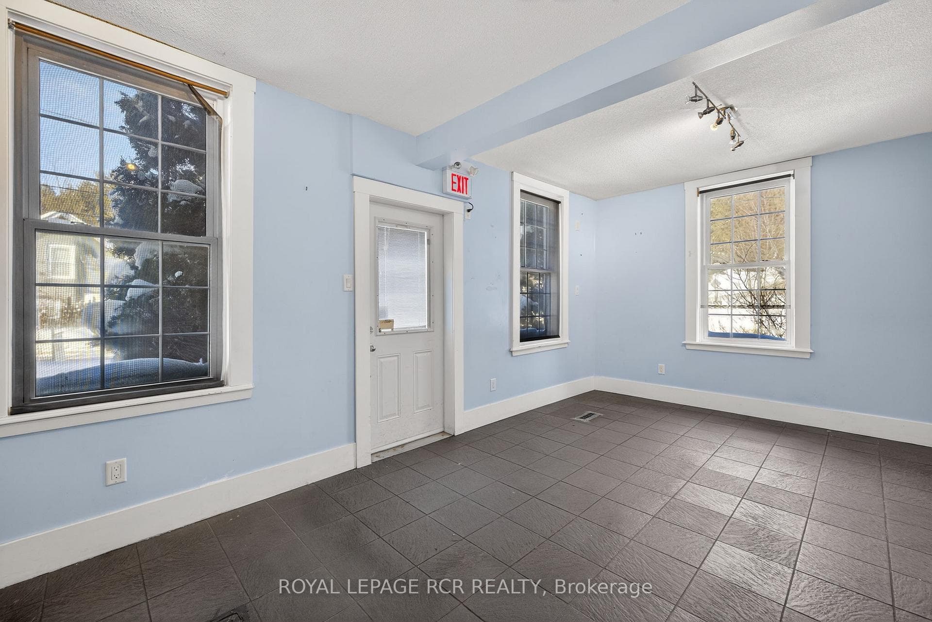 815 Forks of the Credit Road photo 18