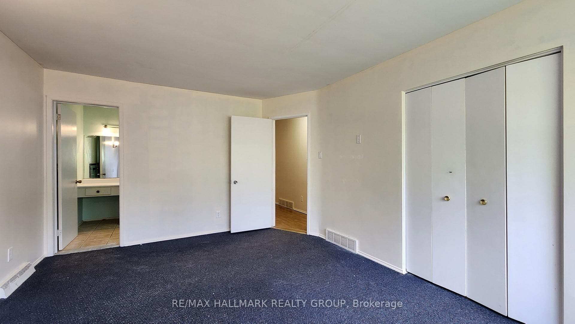 447 ROGER Road photo 12