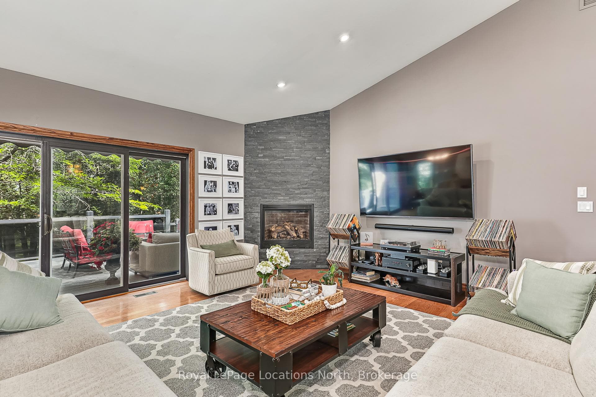 44 Blackburn Avenue photo 16
