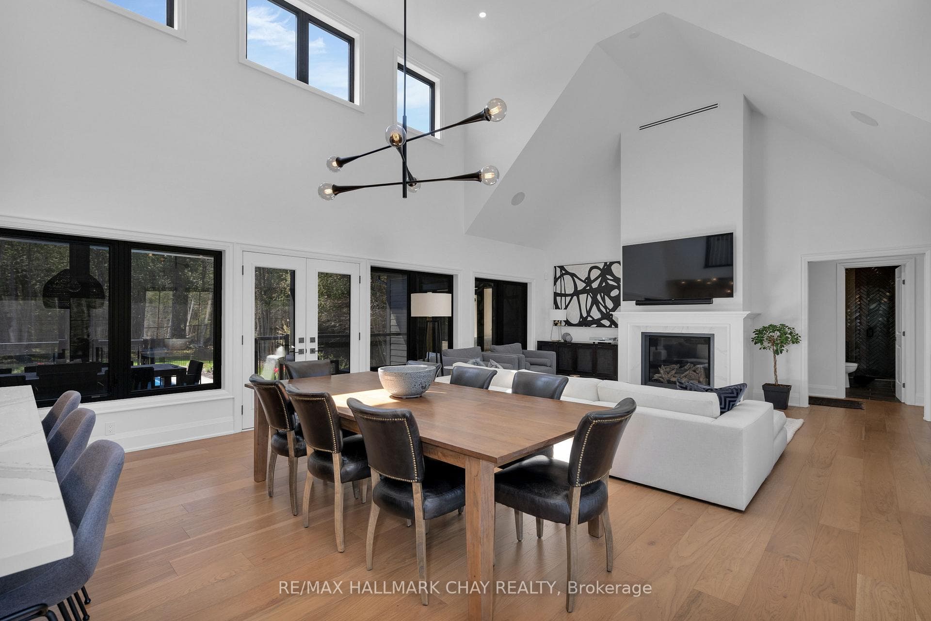77 Georgian Grande Drive photo 12