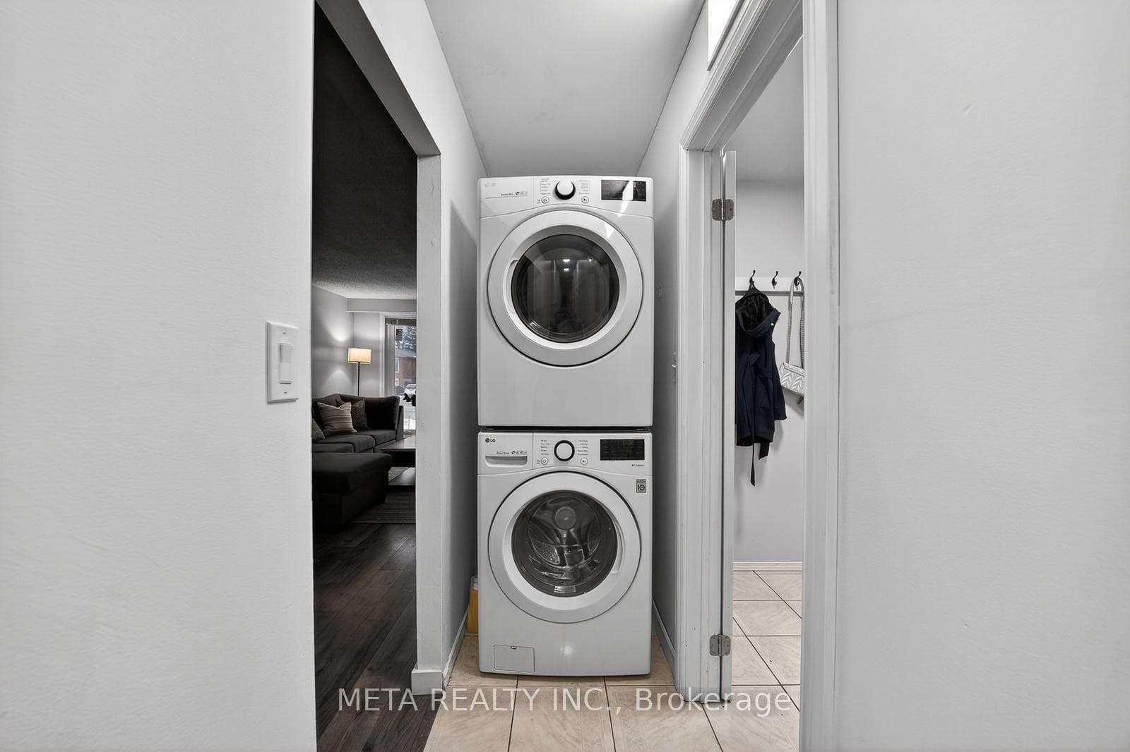 Upper laundry