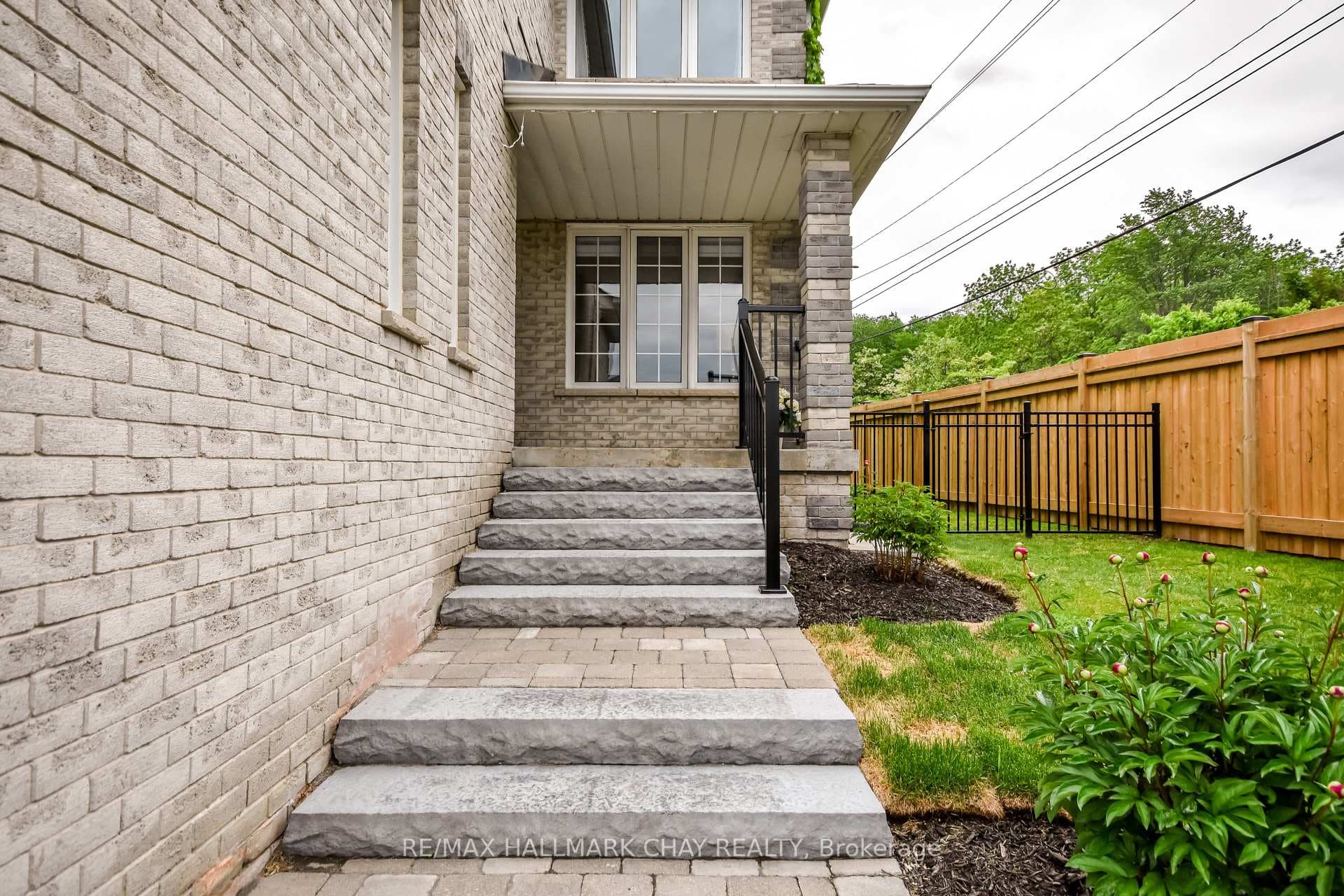 1 Hawkins Drive photo 4