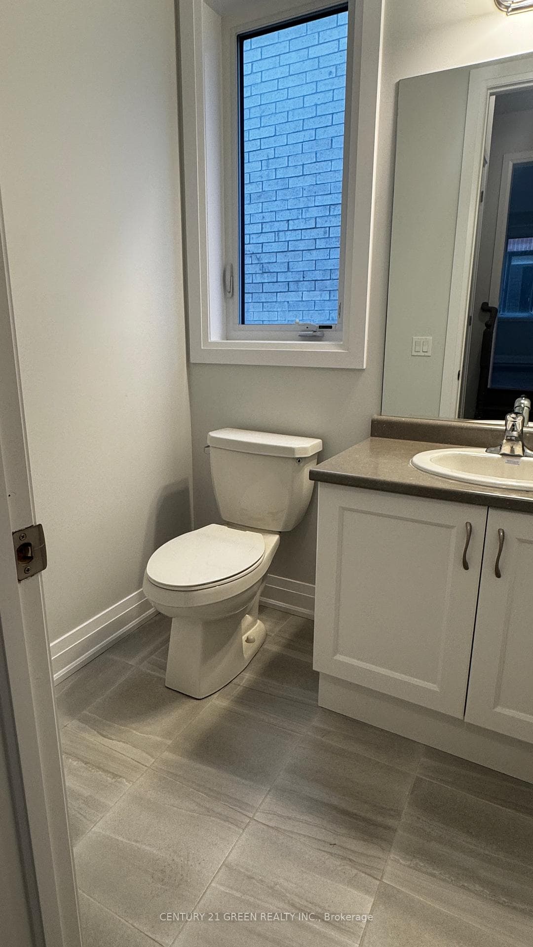 1483 Upper Thames Drive photo 3
