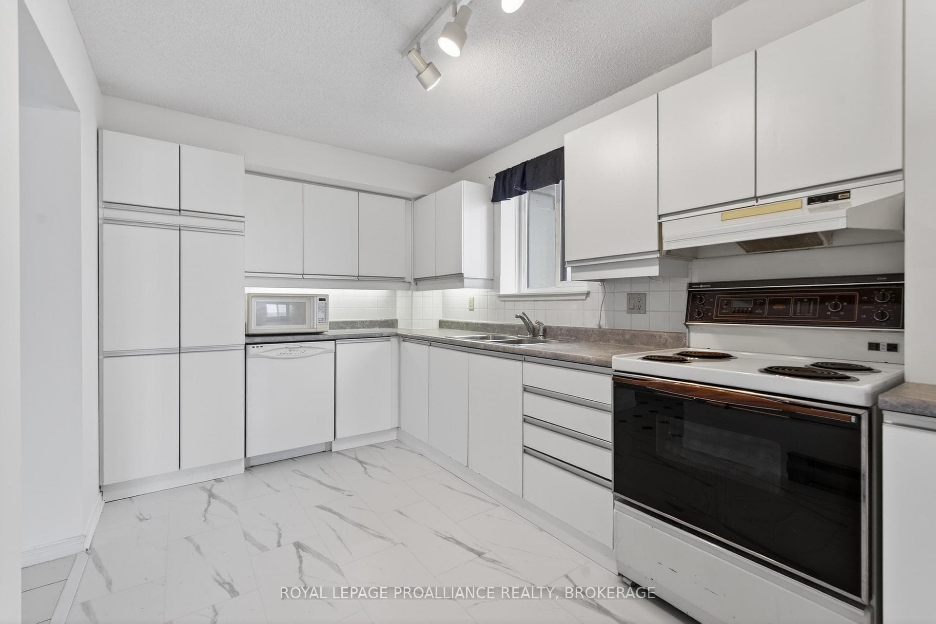 257 Bath Road Unit 1006 photo 19